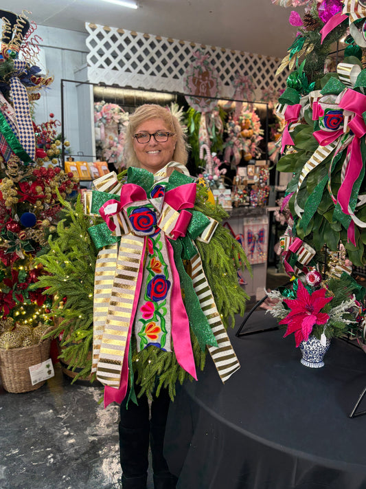 Medium Jewel Town Luxe Norfolk pre-lit Wreath